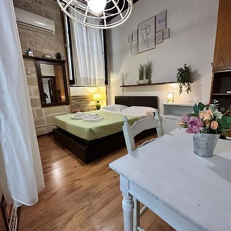 Palazzo Prioli Room เลชเช ภายนอก รูปภาพ